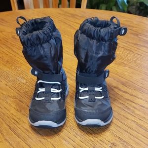 Stride Rite Made 2 Play Snow boots Size 5.5
